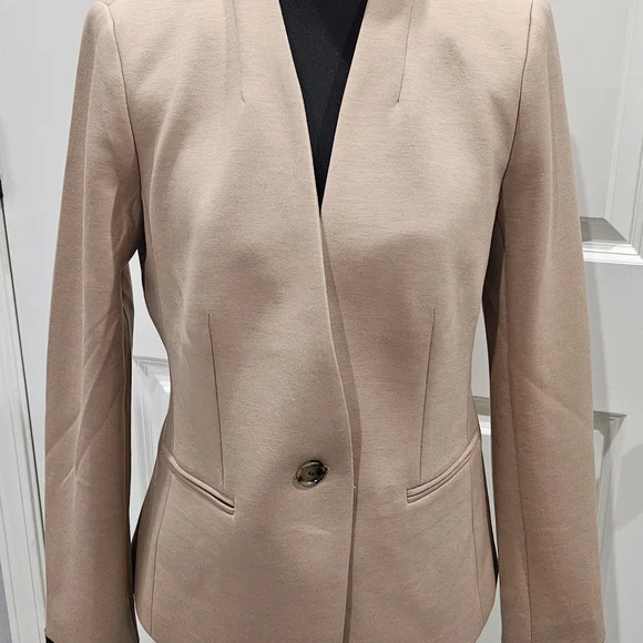 “NWT • Ann Taylor • career blazer • nude/beige • size 4P - Picture 4 of 9